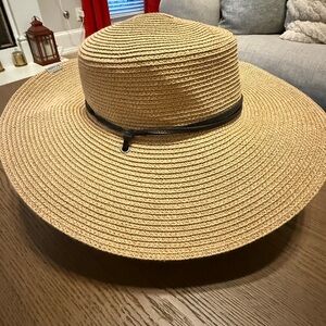 Columbia Wide-Brim Straw Sun Hat with Black Band
